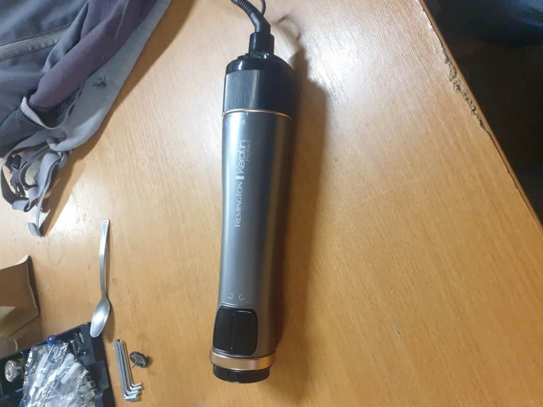 Jak rozebrać suszarkę do włosów Remington - uniknij kosztownych napraw