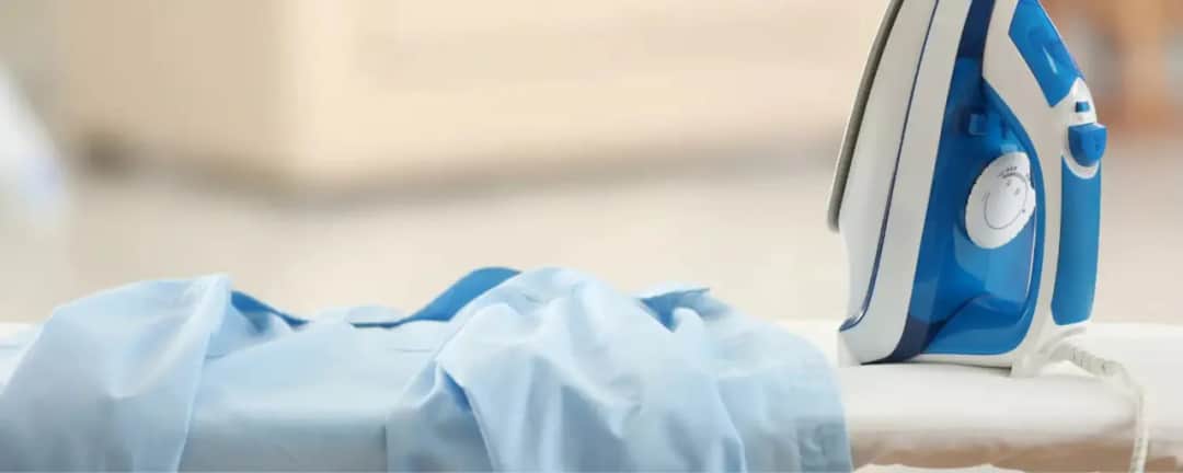 Jak prasować koszule krok po kroku, aby uniknąć zagnieceń i frustracji