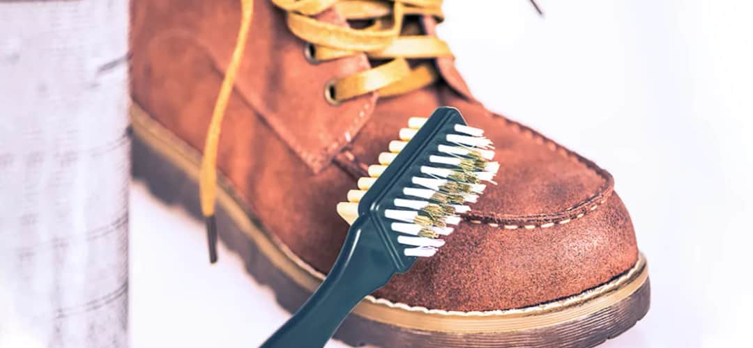 Jak czyścić buty zamszowe szczoteczką, aby uniknąć zniszczeń