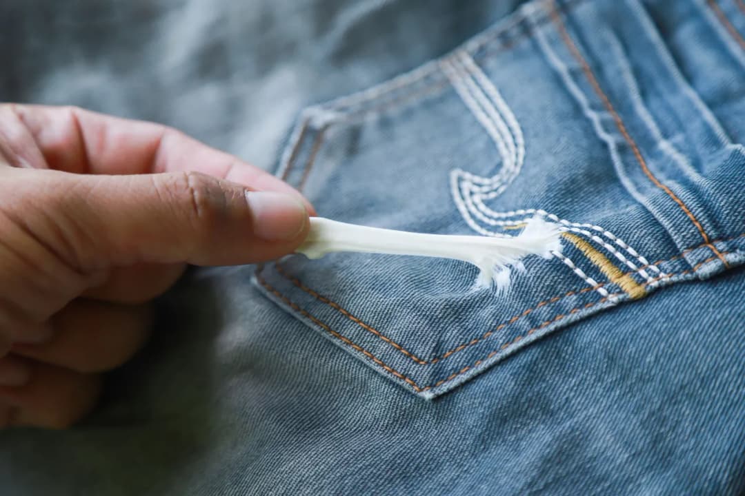 Jak usunąć gumę z ubrania żelazkiem - skuteczne metody i porady