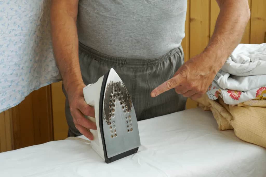 Czy żelazko może się zapalić? Poznaj ryzyko i jak go uniknąć