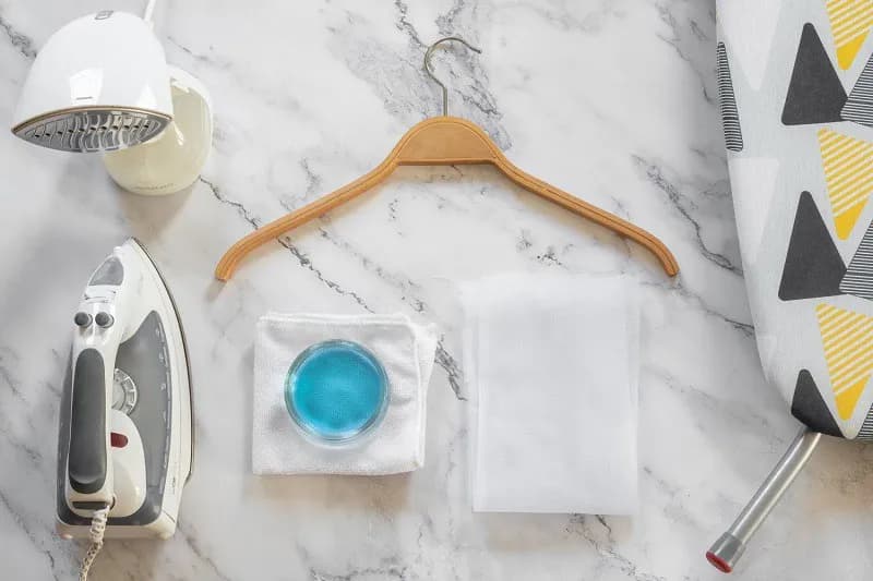 Jak prasować poliester, aby uniknąć zagnieceń i uszkodzeń materiału