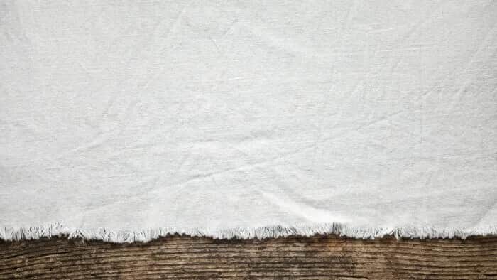 Jak prasować obrus, aby uniknąć zagnieceń i uszkodzeń tkaniny